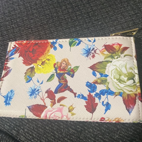 Disney Marvel Captain Marvel Loungefly wallet like new - Picture 2 of 4
